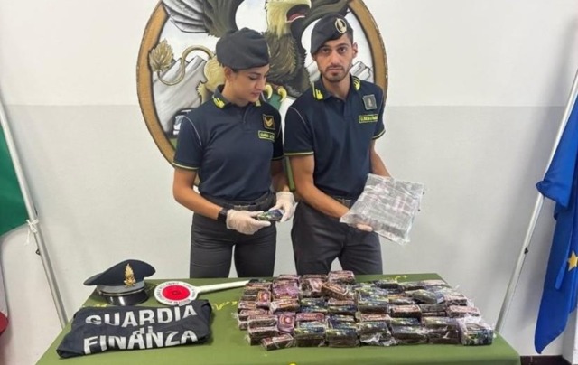 Girava con oltre 20kg di hashish in macchina, trafficante arrestato