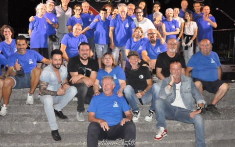 Asso Incontra festeggia 10 anni: piazza piena per il grande evento in paese