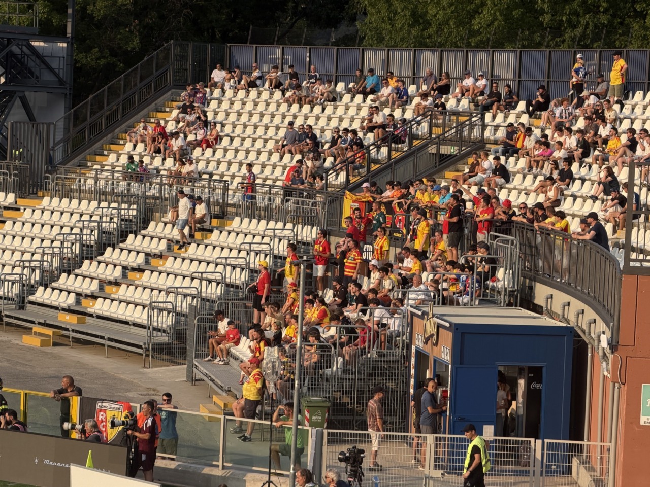 Tifosi del Lens alla Como Cup