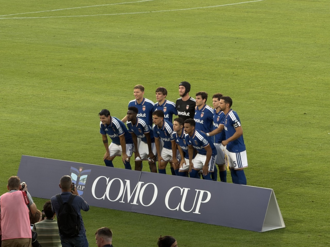 Como Cup 2026, foto di gruppo per il Como 1907 prima della partita contro l'AlUla