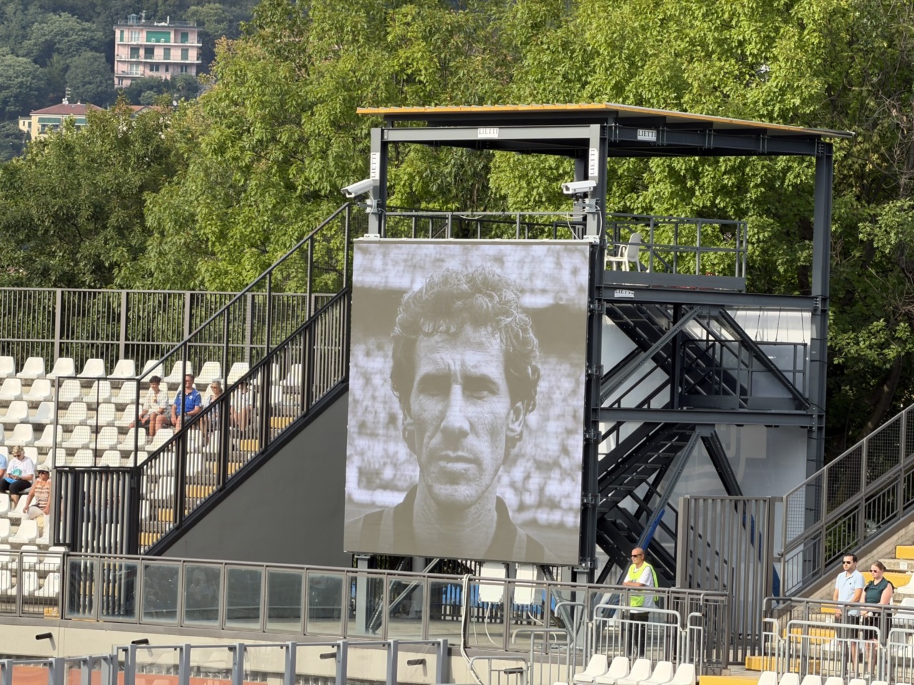 Como Cup 2026, l'omaggio a Franco Baresi nel maxischermo del Sinigaglia