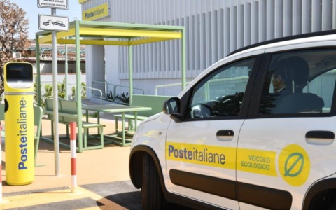 Poste Italiane: attivate nel comasco 34 colonnine di ricarica Polis