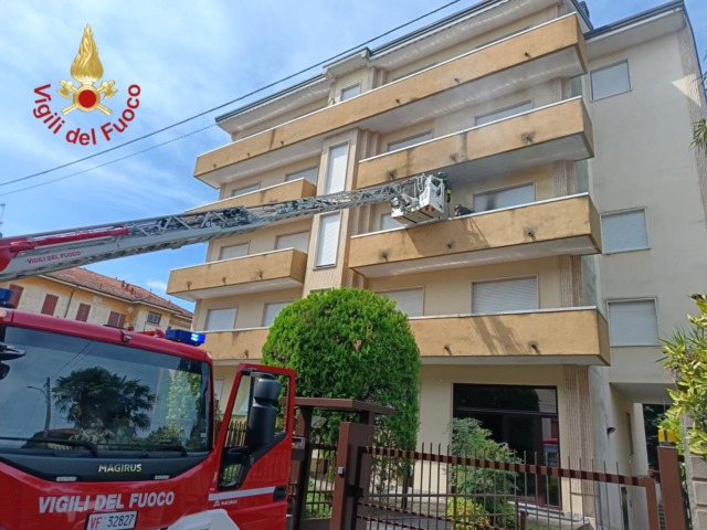 Incendio in casa: salvata una persona disabile