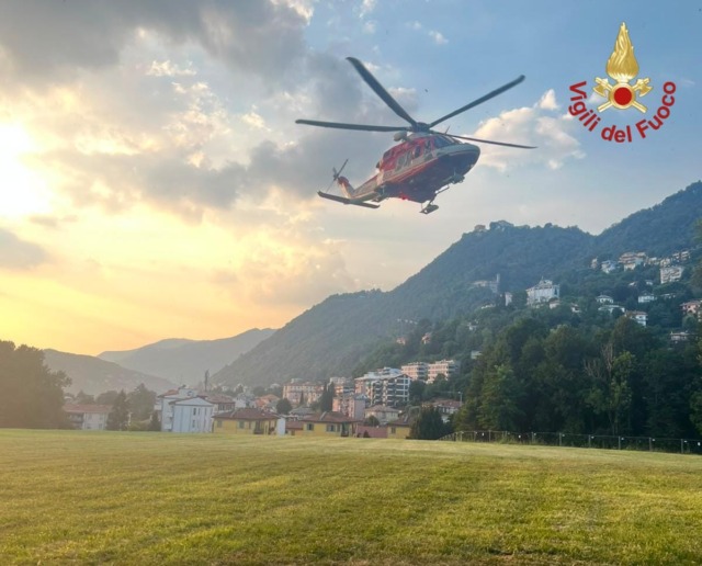 Si perde nei boschi sotto Brunate, salvata dai Vigili del Fuoco