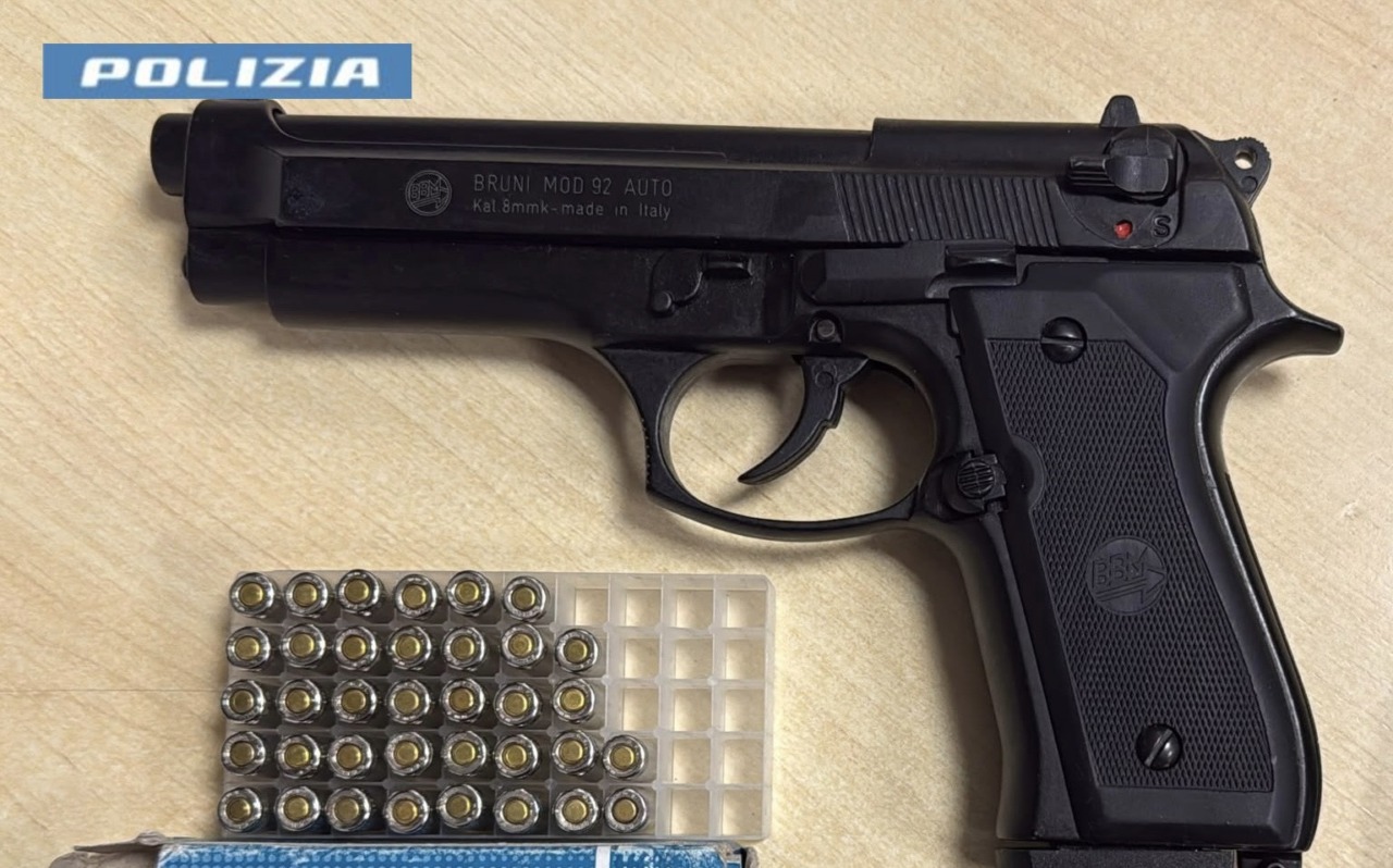 Pistola nascosta in auto: denunciato 26enne a Montano Lucino