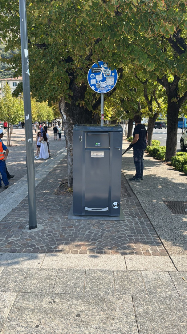 Sulla nuova passeggiata installati cestini intelligenti