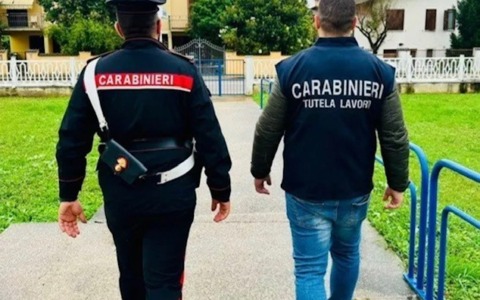 Violazioni della sicurezza e lavoratore in nero: attività sospesa