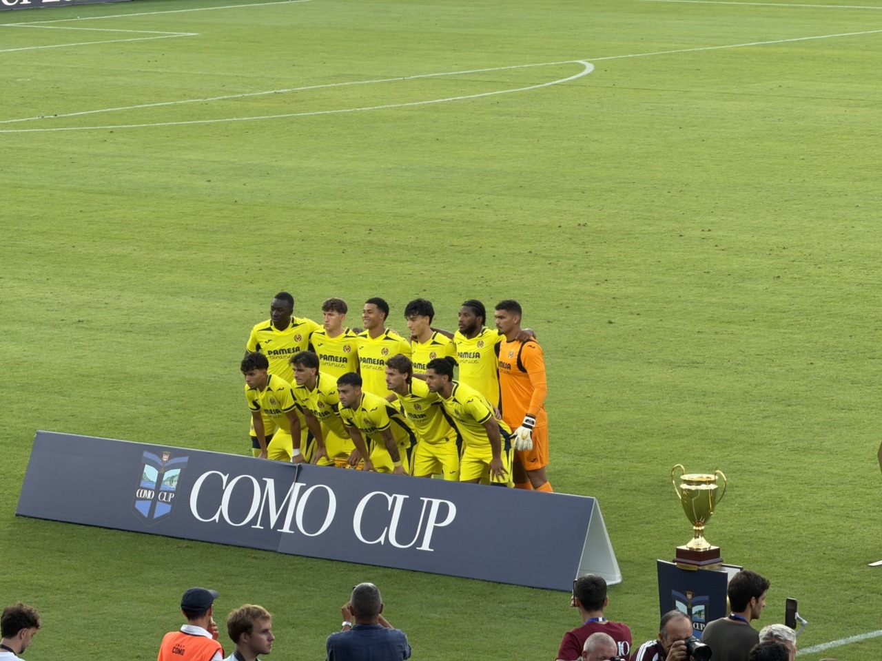 Como Cup 2026, foto di squadra per il Villareal prima della finale contro il Lens
