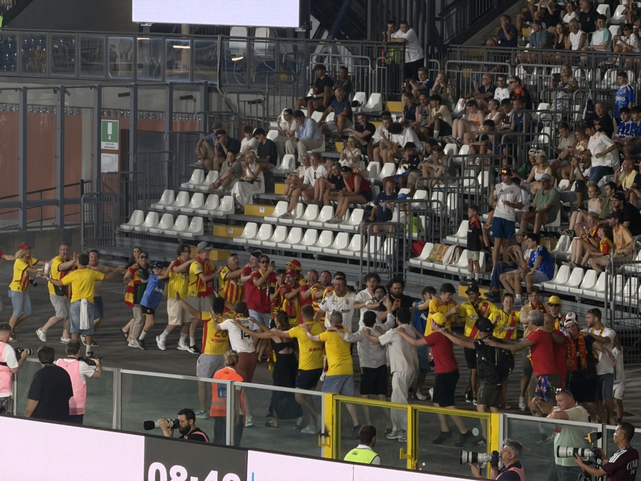 Como Cup 2026, tifosi del Lens scatenati durante la finale contro il Villareal