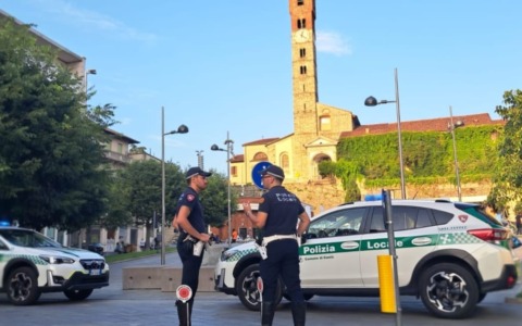 Tentano di rubare un veicolo comunale: due denunciati