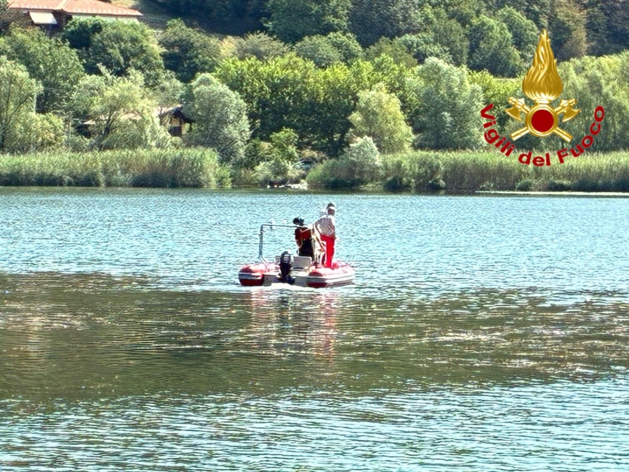 Scompare al lago, ricerche sospese da ieri sera