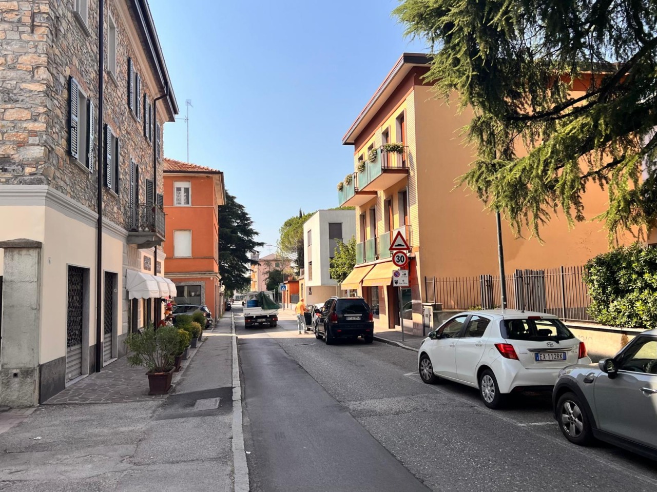 Via Volta, da domani chiusa al traffico per le asfaltature