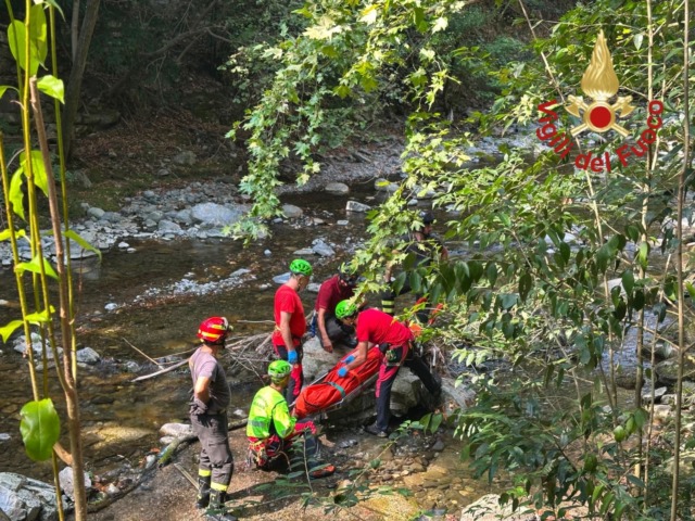 Scivola durante una escursione, recuperato dai pompieri