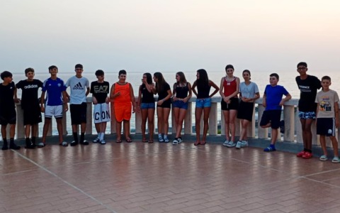 Dai banchi alla barca a vela, studenti in vacanza in Calabria