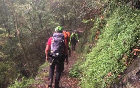 Donna dispersa durante un’escursione, continuano le ricerche