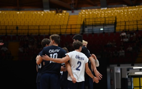 Campi Reali Cantù, Il primo allenamento congiunto va a Monza per 3-1