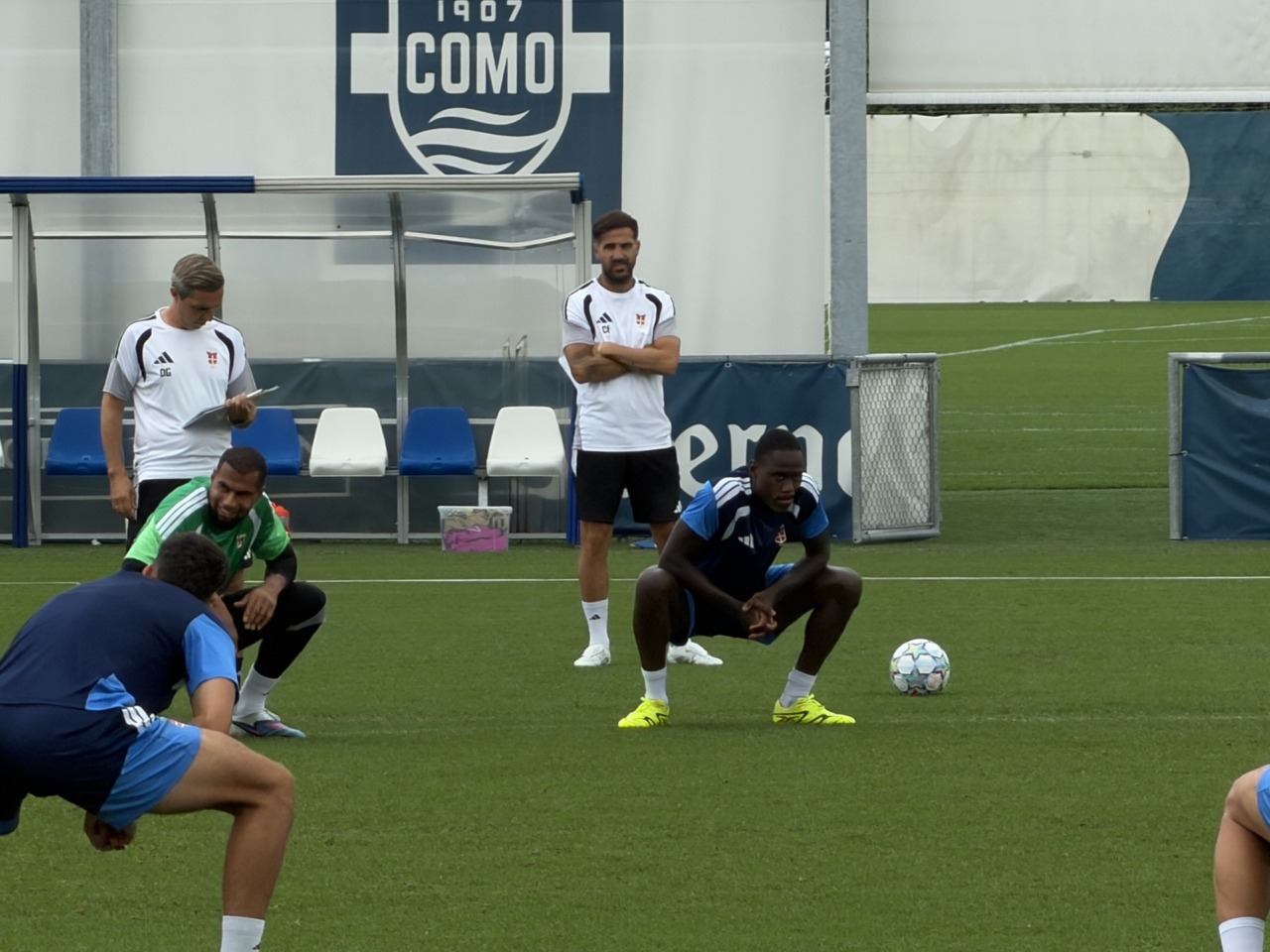 Como 1907, allenamento a porte aperte a Mozzate in vista dell'esordio in Champions League con il Lipsia