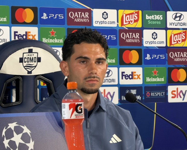 Capitan Lucas Da Cunha in conferenza stampa alla vigilia di Como-Lipsia, esordio in Champions League