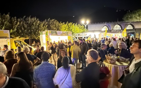 Migliaia di persone alla Notte Gialla
