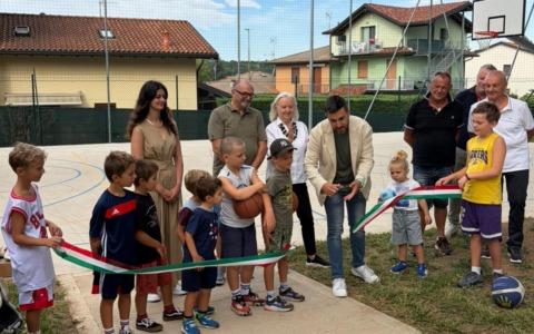 Un campo di basket per creare aggregazione