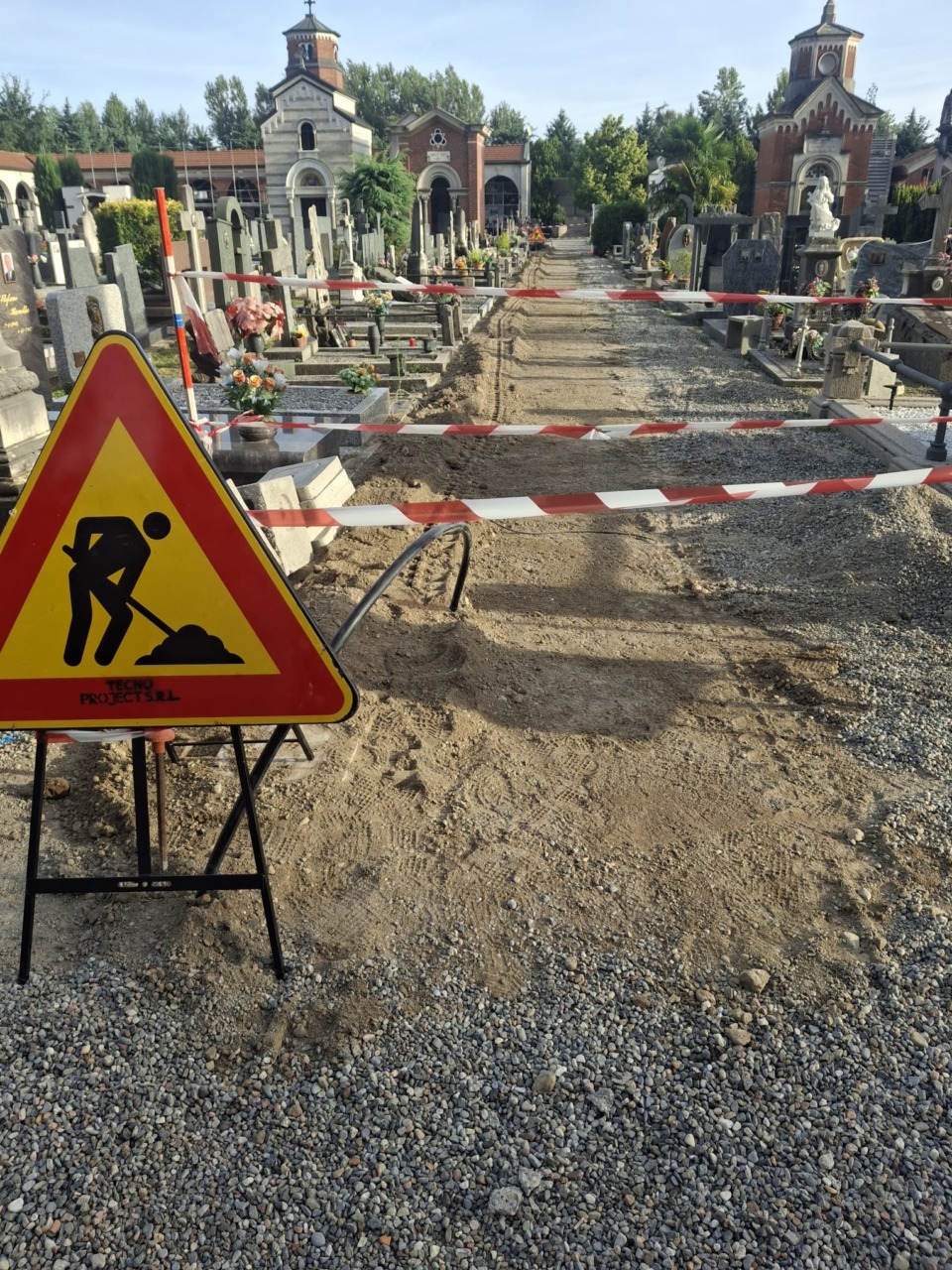 Cimiteri più accessibili: sono iniziati i lavori  per sistemare i viali