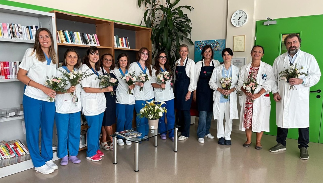 Smile Flowers arriva al Sant’Anna: fiori recuperati e laboratori per i pazienti della Geriatria