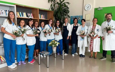 Smile Flowers arriva al Sant’Anna: fiori recuperati e laboratori per i pazienti della Geriatria