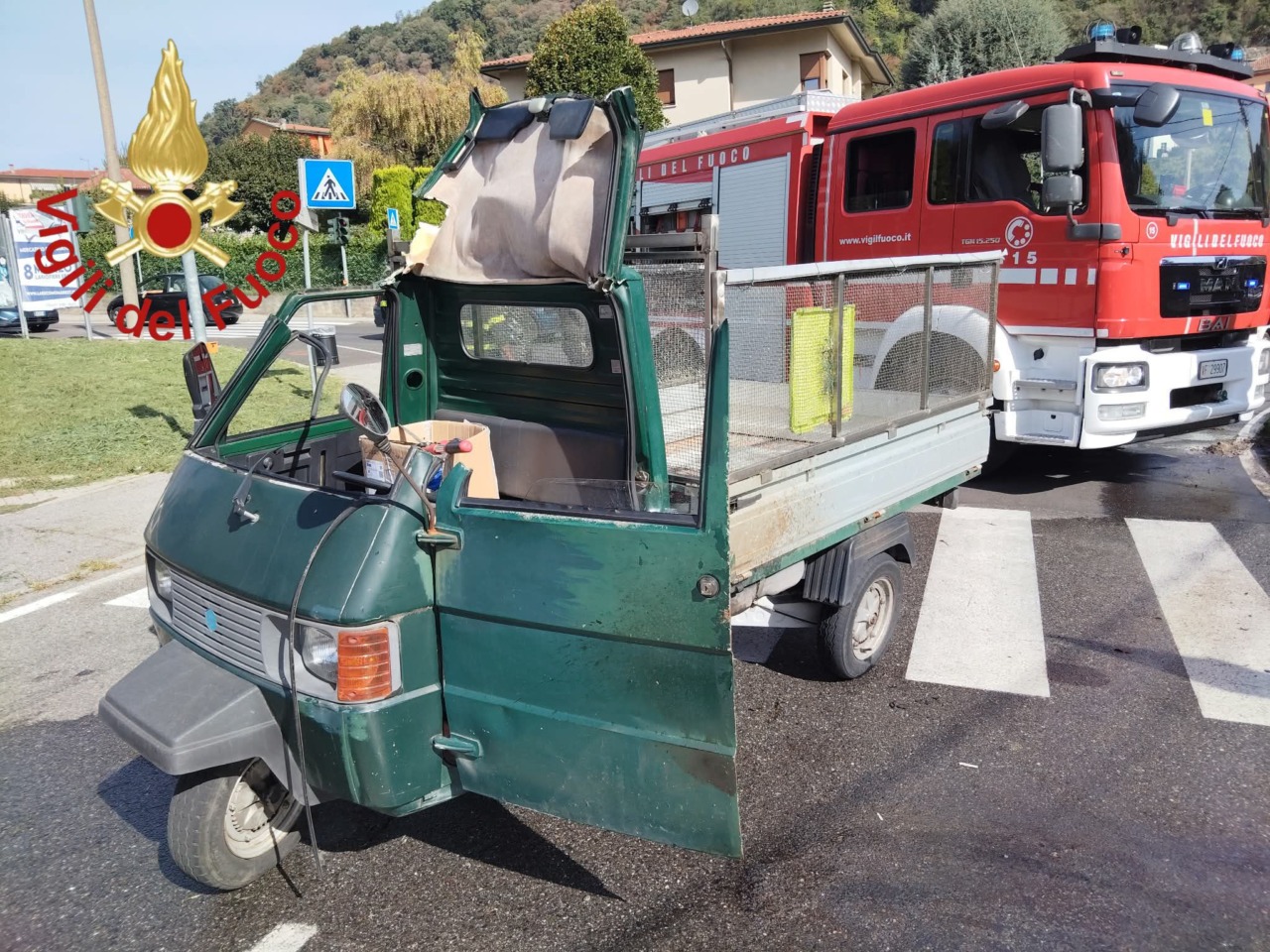 Scontro con l’apecar: un ferito