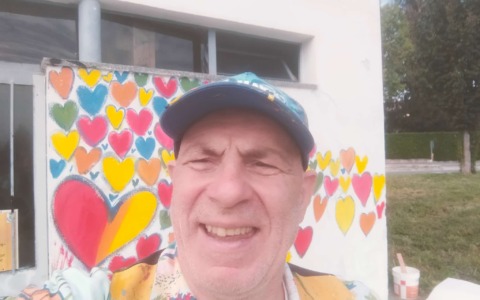I muri vandalizzati diventano un’opera collettiva