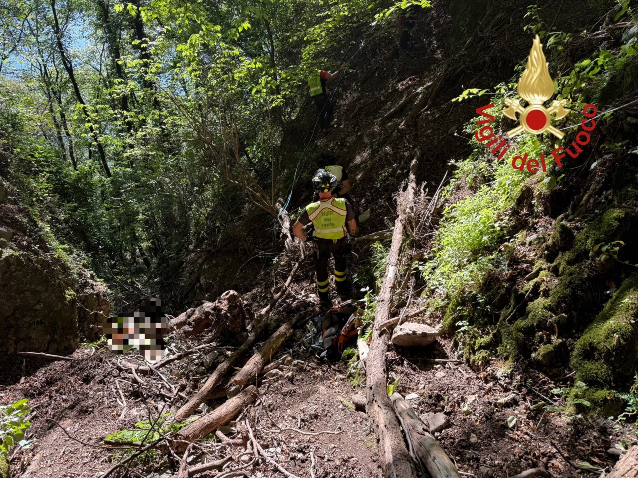 Donna dispersa a Civenna, il corpo trovato in un canalone
