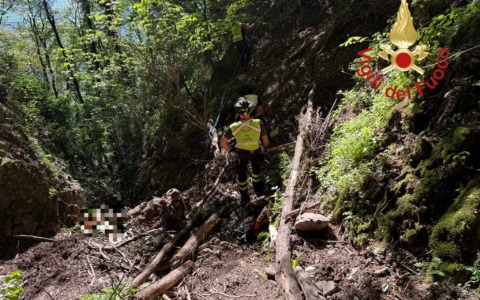 Donna dispersa a Civenna, il corpo trovato in un canalone