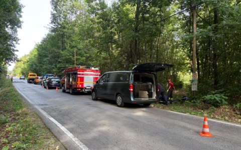 Tragedia nei boschi ad Appiano Gentile, motociclista trovato morto accanto alla motocicletta