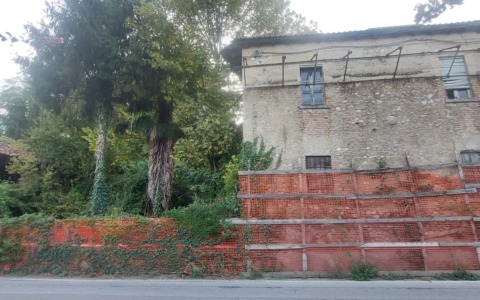 Cascine abbandonate: dopo il crollo altre due saranno demolite
