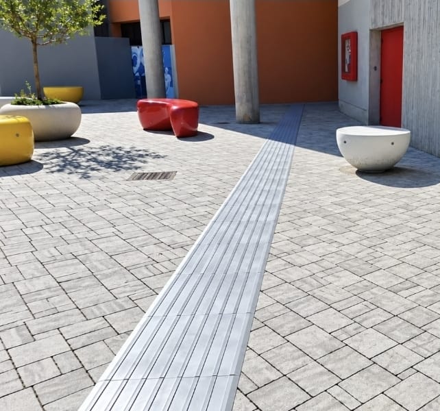 Scuola più inclusiva con il nuovo percorso per ciechi e ipovedenti