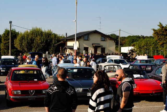 Le auto d’epoca aggregano: in 500 al raduno