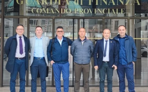 Usif in visita al Comando provinciale della Guardia di finanza e al reparto Aeronavale