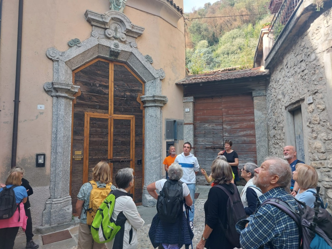 Grande partecipazione alla “Camminata alla scoperta di Proserpio e Castelmarte”
