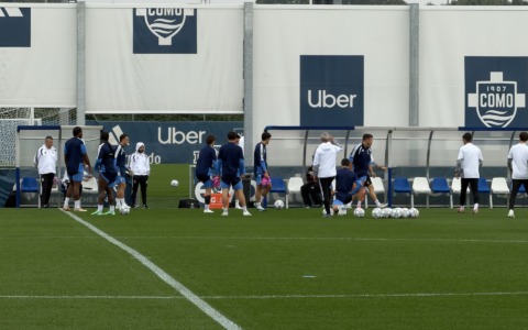 Vigilia di Champions, Como-Man United: allenamento a porte aperte a Mozzate