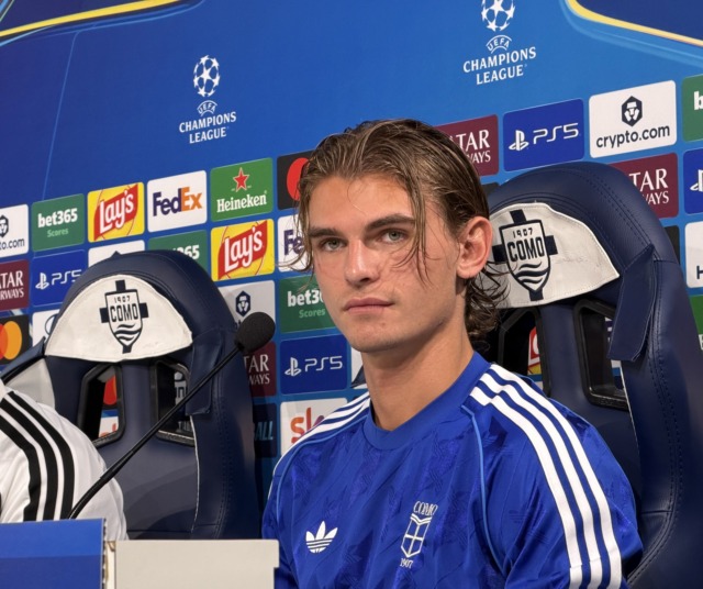 Nico Paz conferenza Como Manchester United