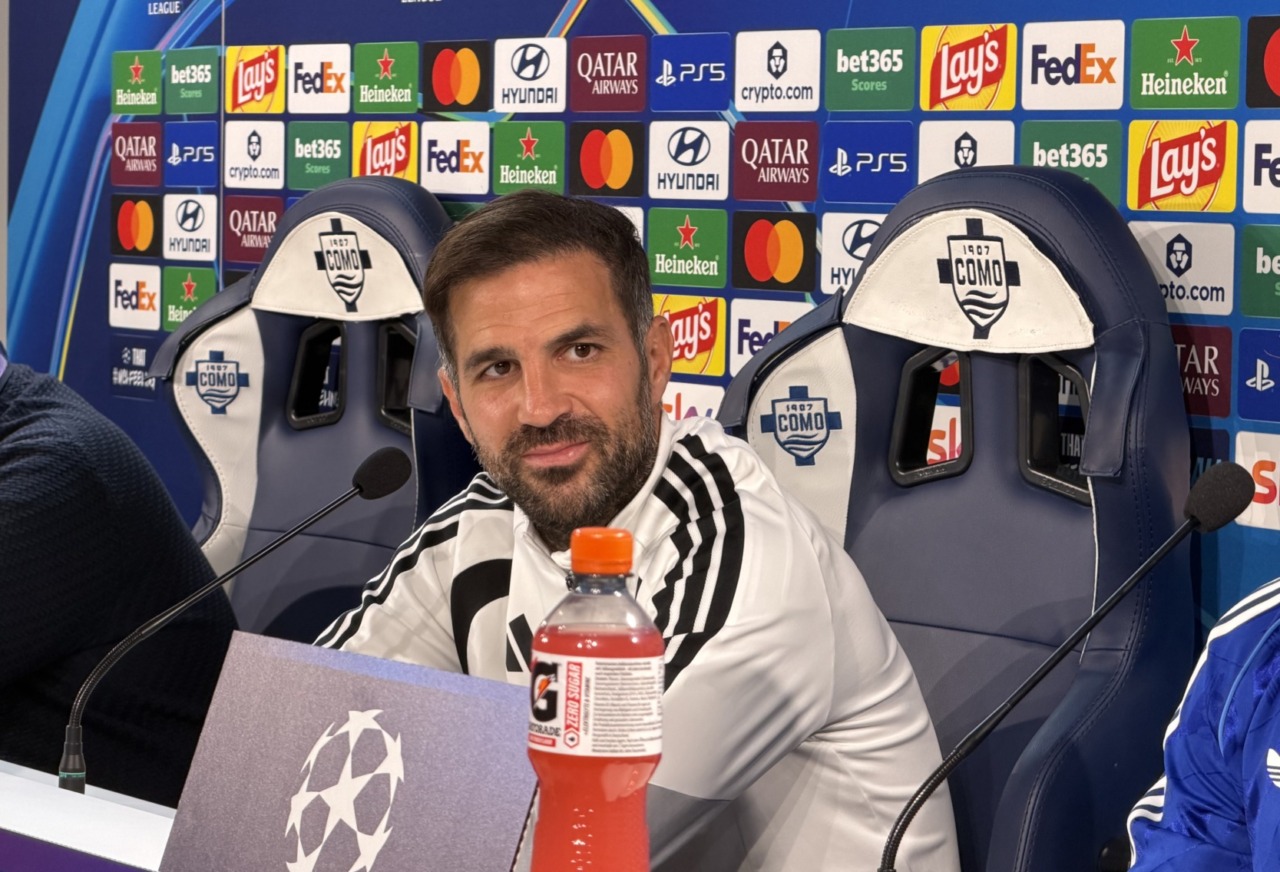 Vigilia di Como-Manchester United, Fàbregas: “Voglio restare qui a lungo. Douvikas? Gioca titolare”