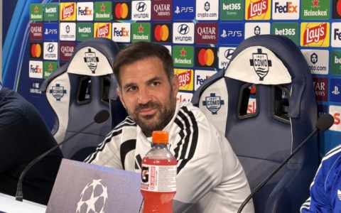 Vigilia di Como-Manchester United, Fàbregas: “Voglio restare qui a lungo. Douvikas? Gioca titolare”