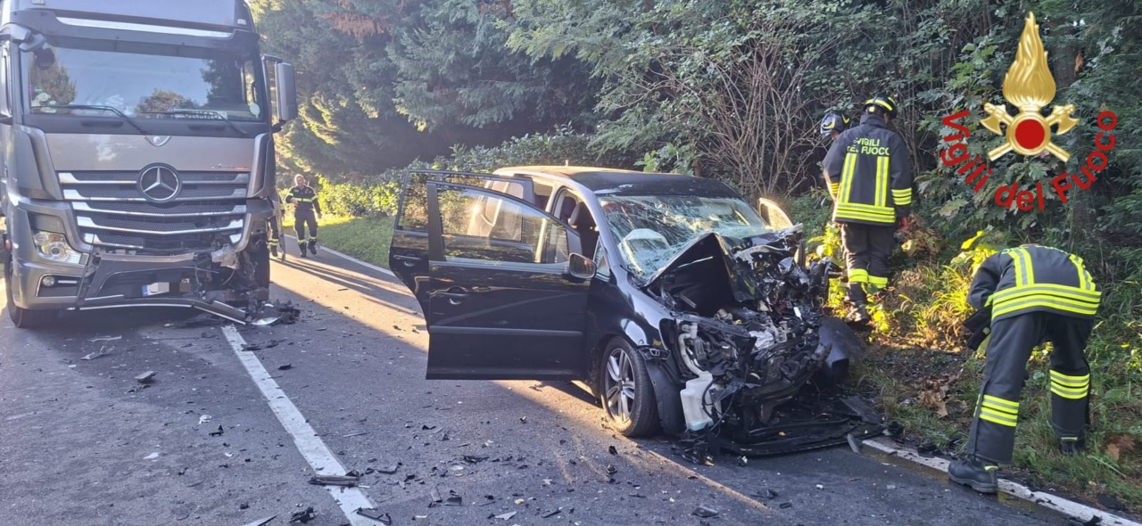 Scontro tra auto e camion, un ferito portato in ospedale