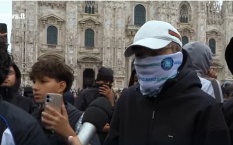 Proteste a Milano: volto travisato con lo scaldacollo della Samz, “Siamo qua per farci sentire”