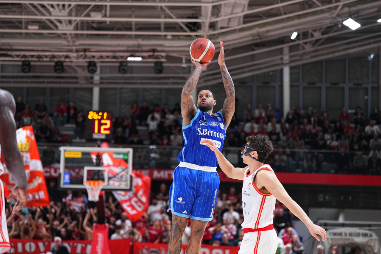 Cantù si dissolve nell’ultimo periodo e Reggio Emilia vince
