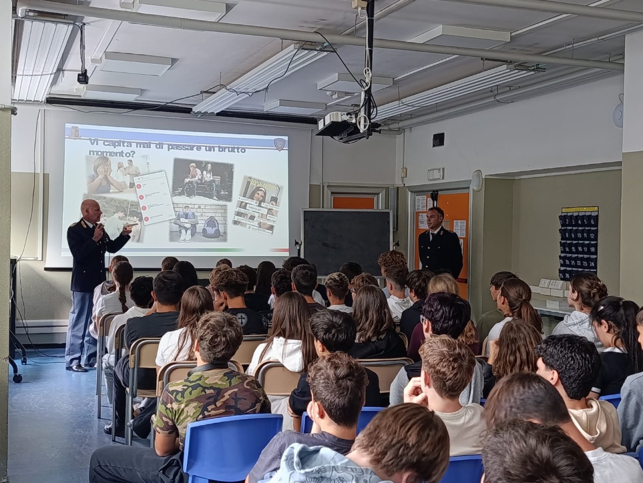 La Polizia di Stato sale in cattedra al Carcano con la campagna “Una vita da Social – Action Week”